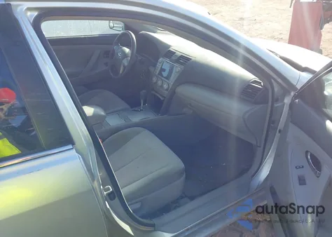 2010 Toyota Camry Le z USA, uszkodzony, nr VIN 4T1BF3EK8AU108830